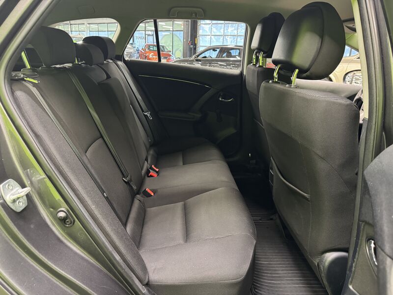 Toyota Avensis vaihtoauto