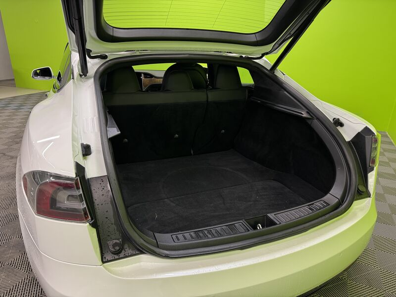 Tesla Model S vaihtoauto