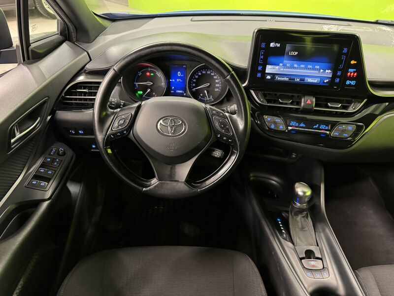 Toyota C-HR vaihtoauto