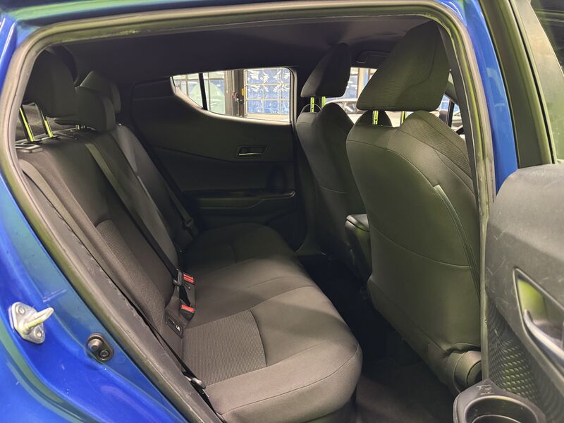 Toyota C-HR vaihtoauto