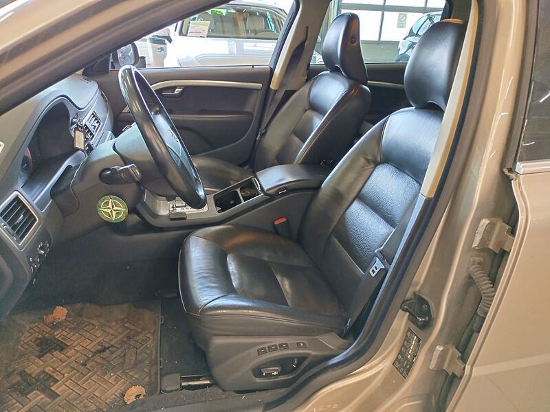 Volvo V70 vaihtoauto
