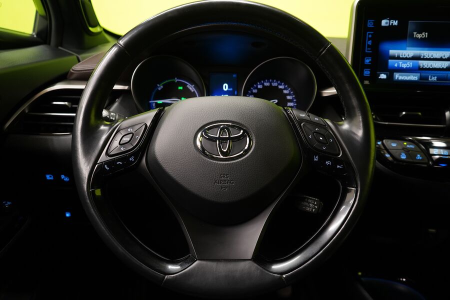 Toyota C-HR vaihtoauto