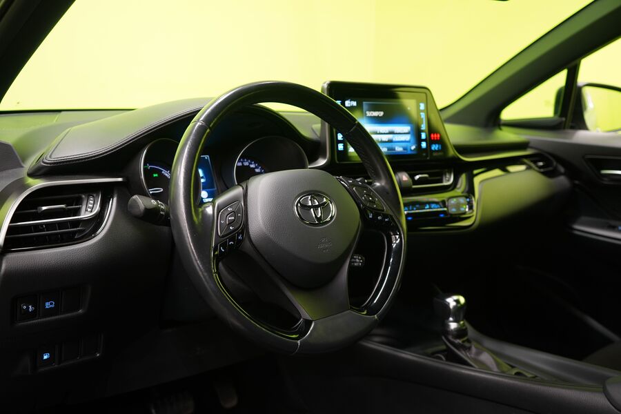 Toyota C-HR vaihtoauto