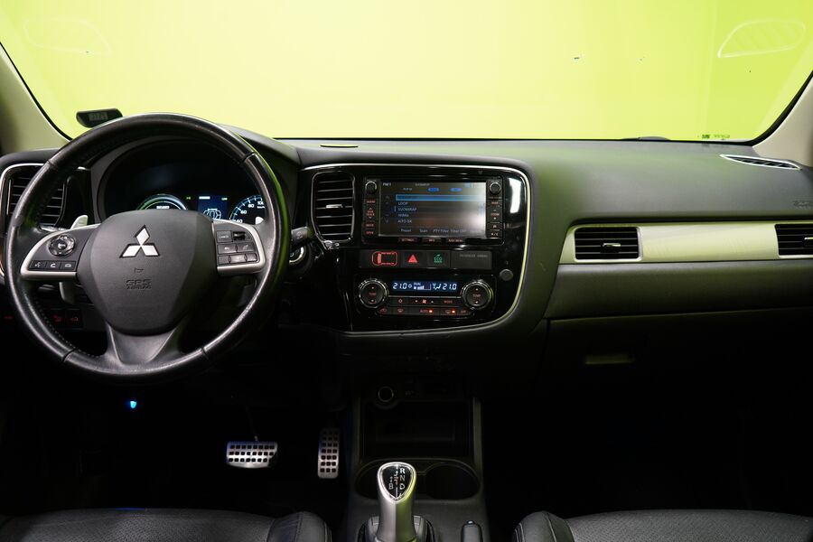 Mitsubishi Outlander PHEV vaihtoauto