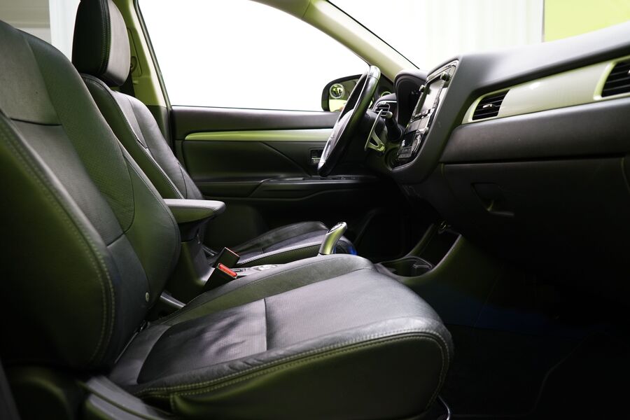 Mitsubishi Outlander PHEV vaihtoauto