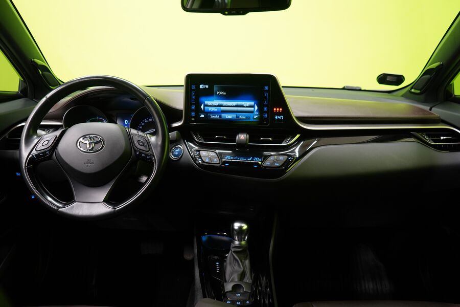 Toyota C-HR vaihtoauto