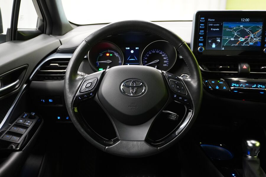 Toyota C-HR vaihtoauto