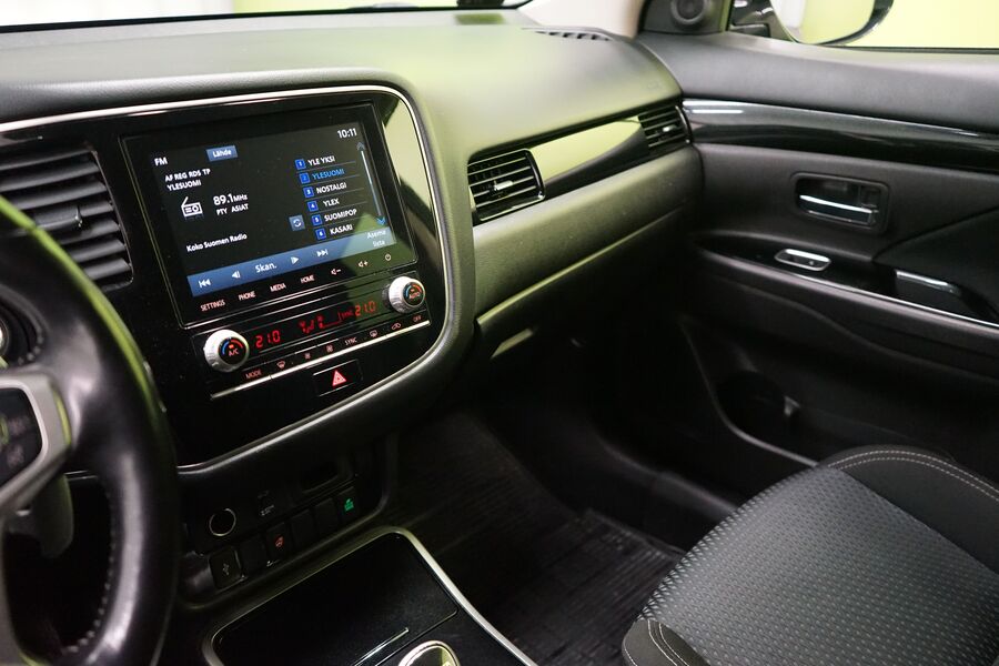 Mitsubishi Outlander PHEV vaihtoauto