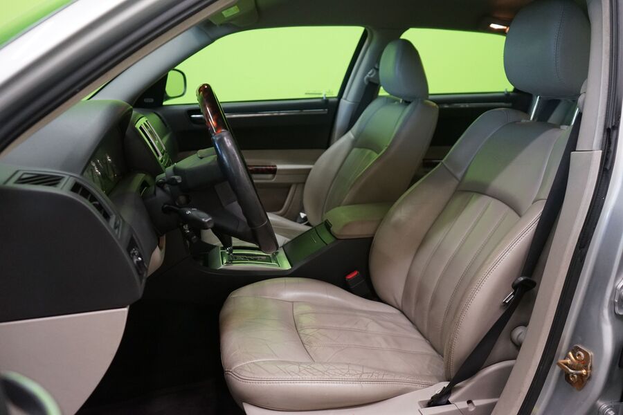 Chrysler 300C vaihtoauto