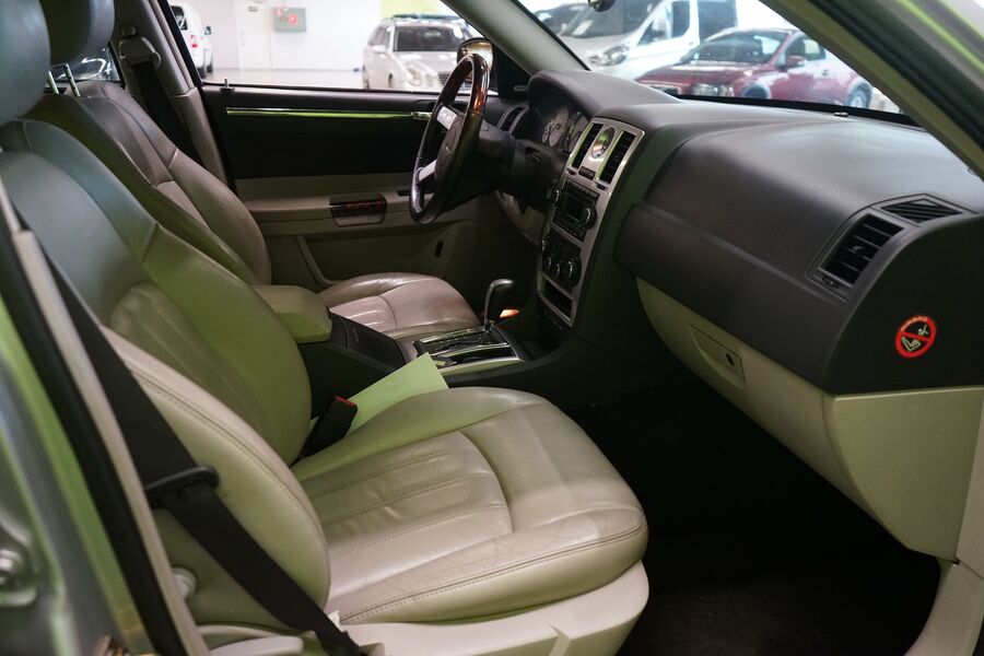 Chrysler 300C vaihtoauto