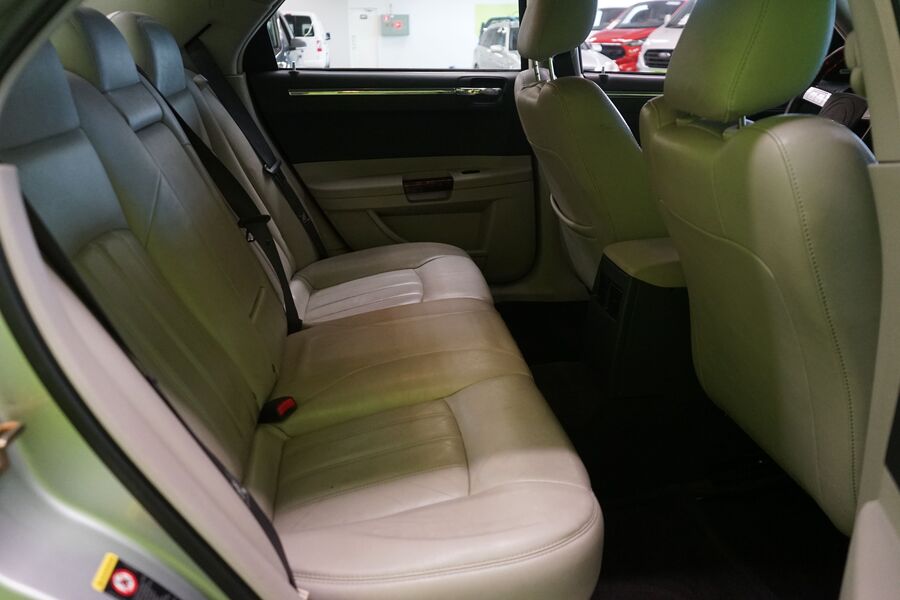 Chrysler 300C vaihtoauto