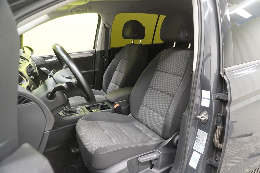 Volkswagen Touran vaihtoauto