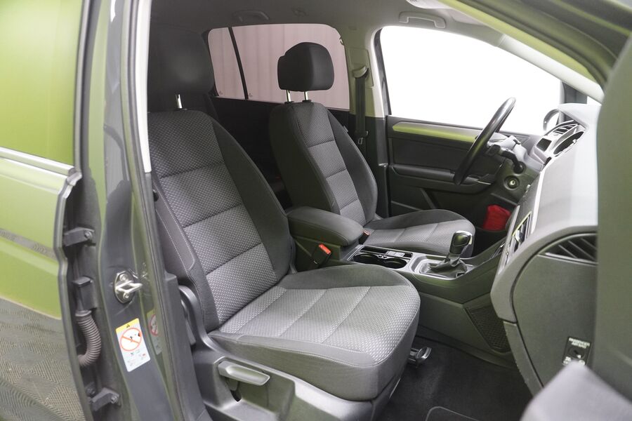 Volkswagen Touran vaihtoauto