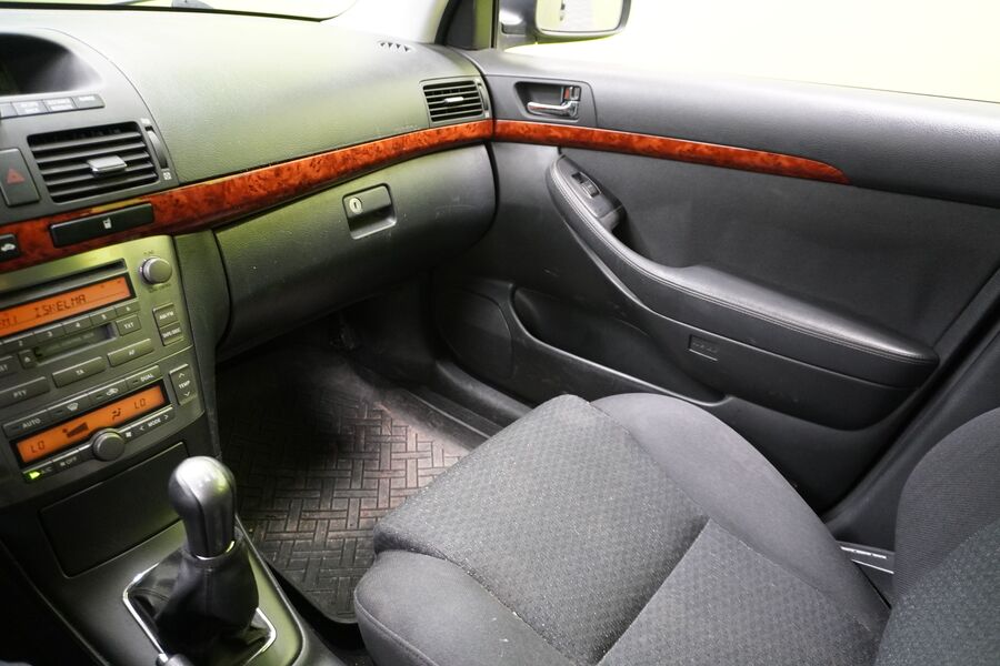 Toyota Avensis vaihtoauto