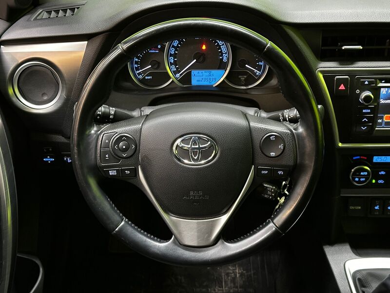 Toyota Auris vaihtoauto