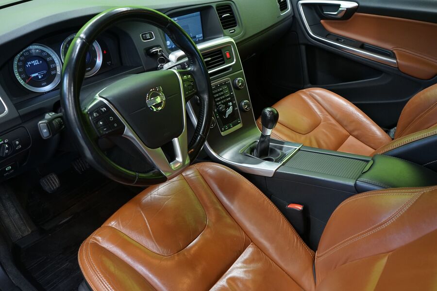 Volvo V60 vaihtoauto