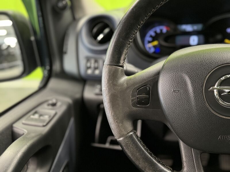 Opel Vivaro vaihtoauto