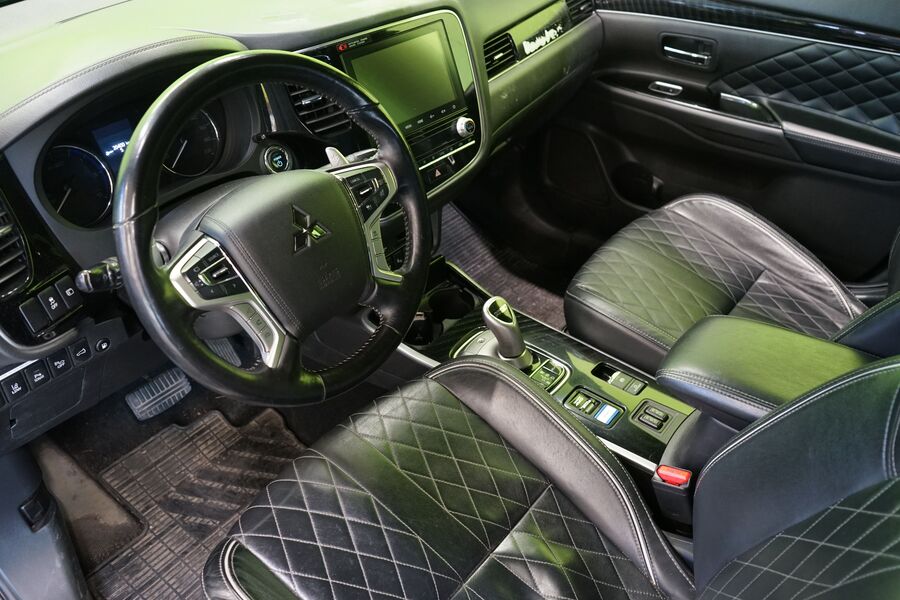 Mitsubishi Outlander PHEV vaihtoauto