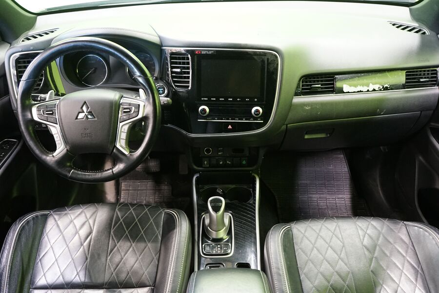 Mitsubishi Outlander PHEV vaihtoauto