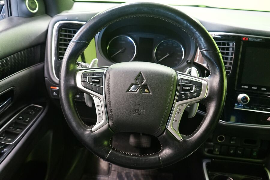 Mitsubishi Outlander PHEV vaihtoauto