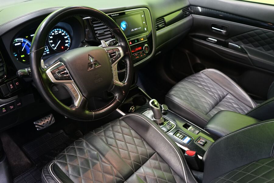 Mitsubishi Outlander PHEV vaihtoauto