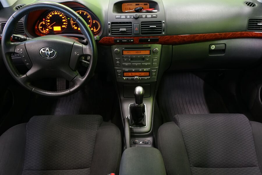 Toyota Avensis vaihtoauto