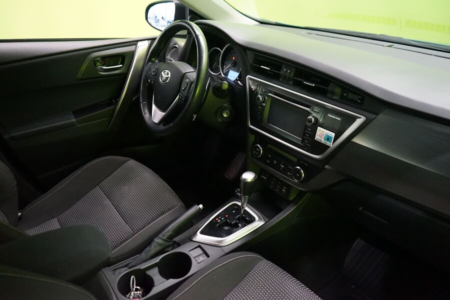 Toyota Auris vaihtoauto