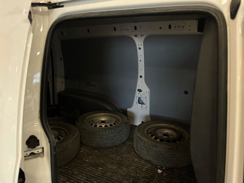 Volkswagen Caddy Maxi vaihtoauto