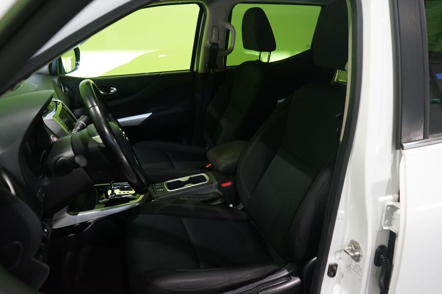 Nissan Navara vaihtoauto