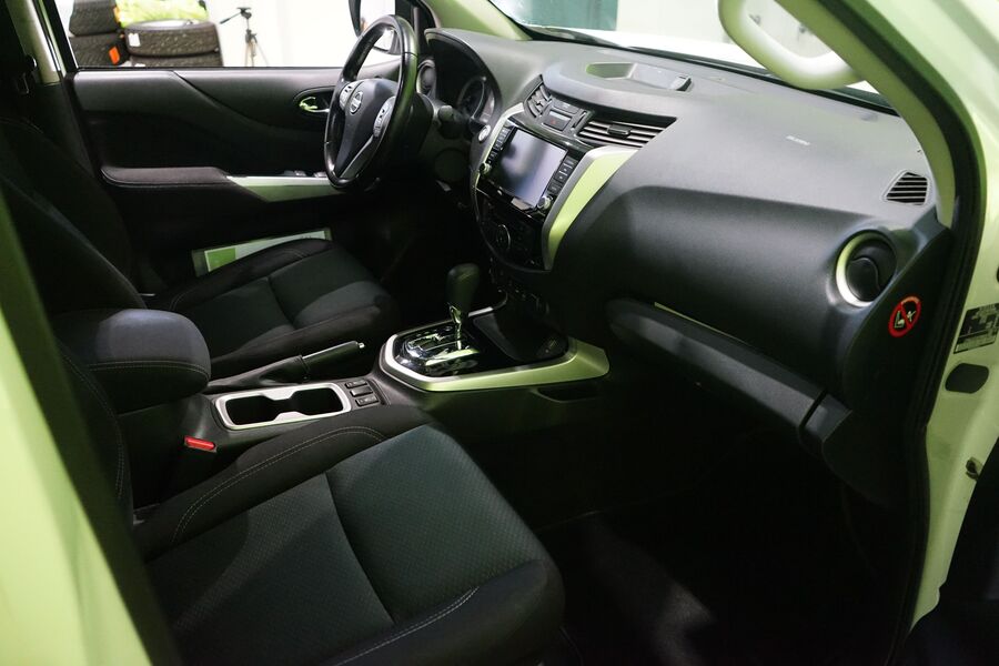 Nissan Navara vaihtoauto