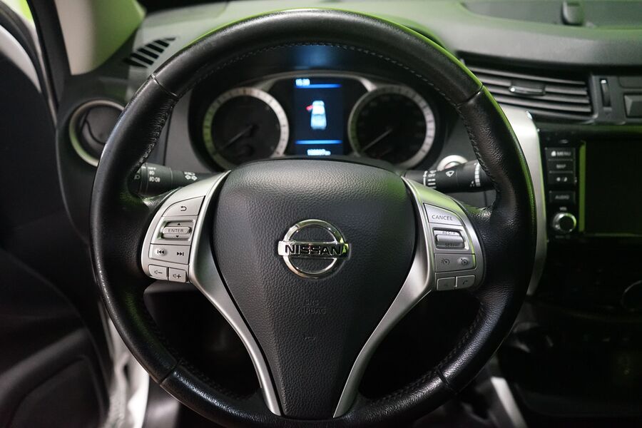 Nissan Navara vaihtoauto