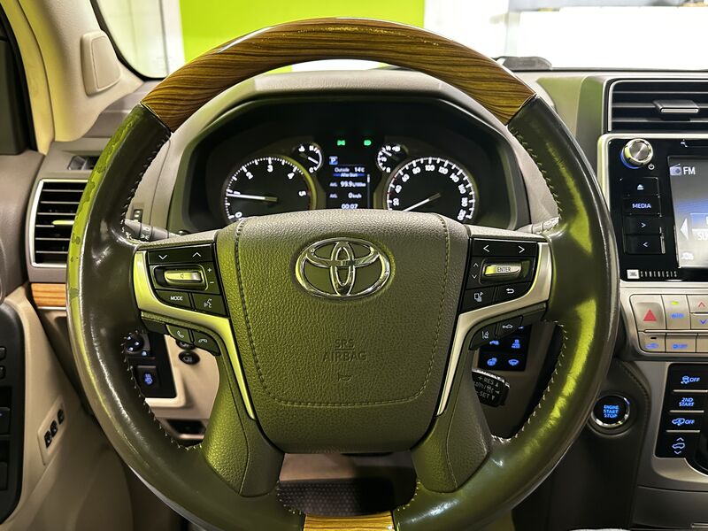 Toyota Land Cruiser vaihtoauto
