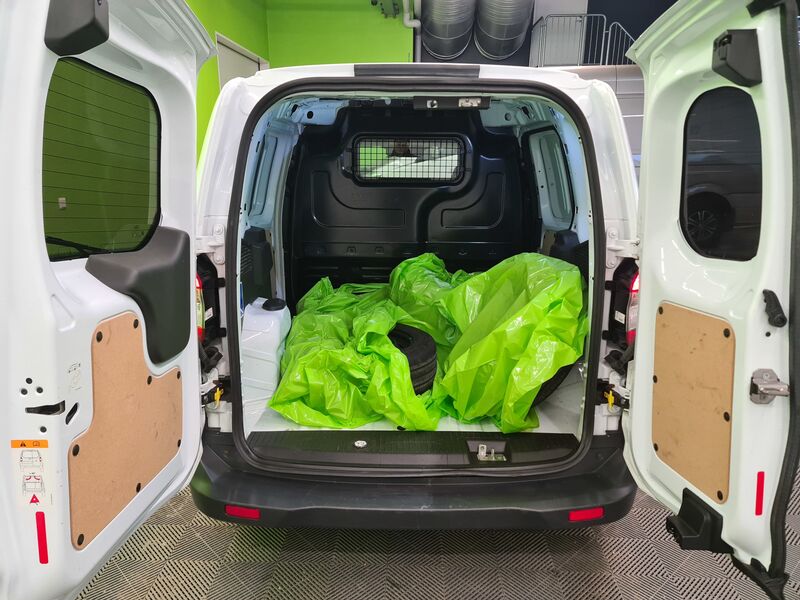 Ford Transit Courier vaihtoauto