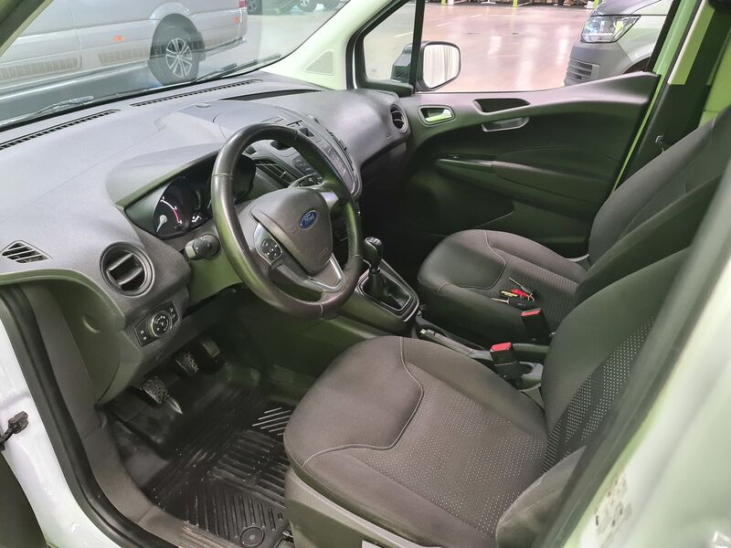 Ford Transit Courier vaihtoauto