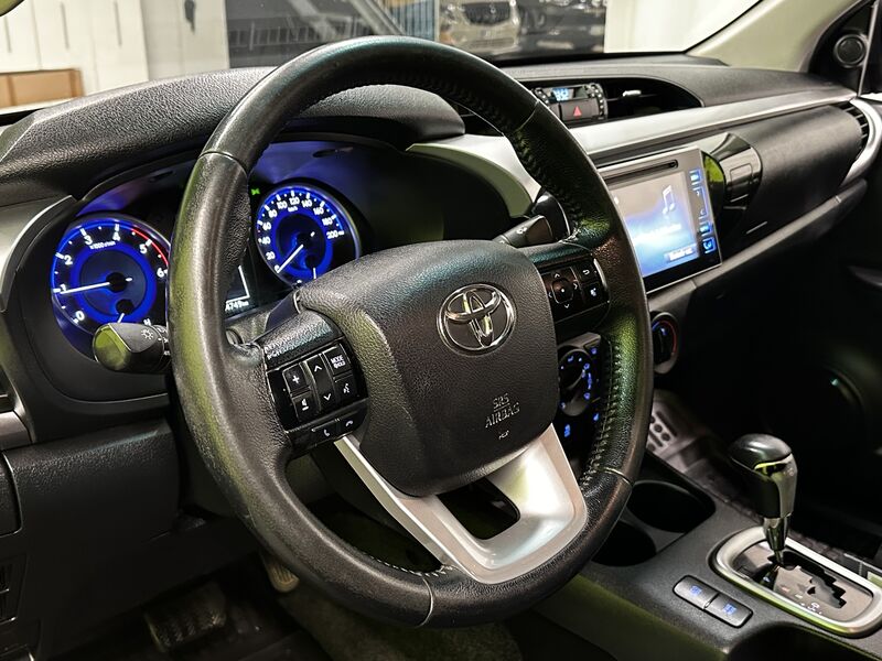 Toyota Hilux vaihtoauto