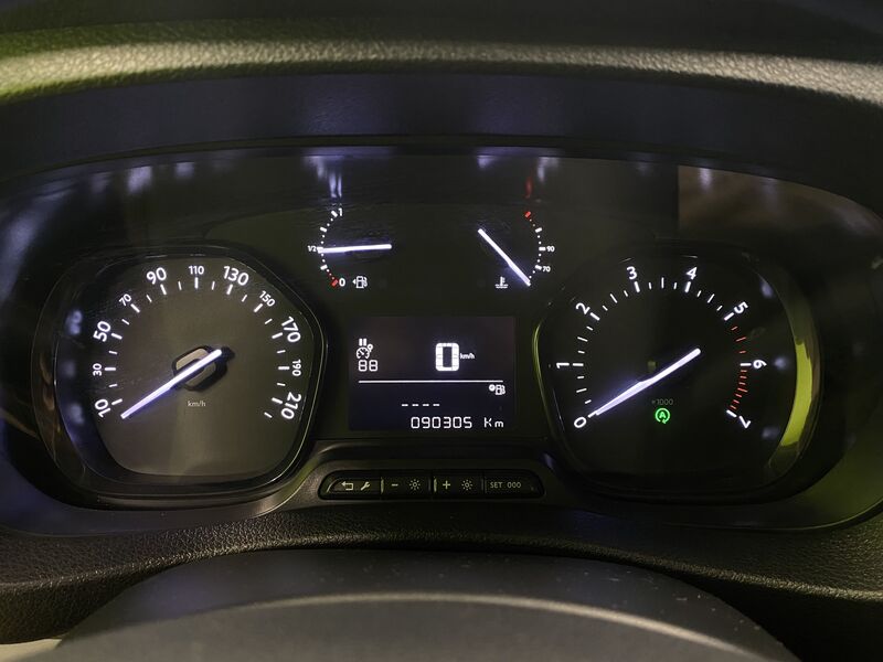 Opel Vivaro vaihtoauto