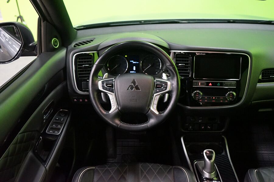 Mitsubishi Outlander PHEV vaihtoauto