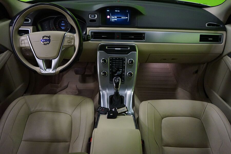 Volvo V70 vaihtoauto