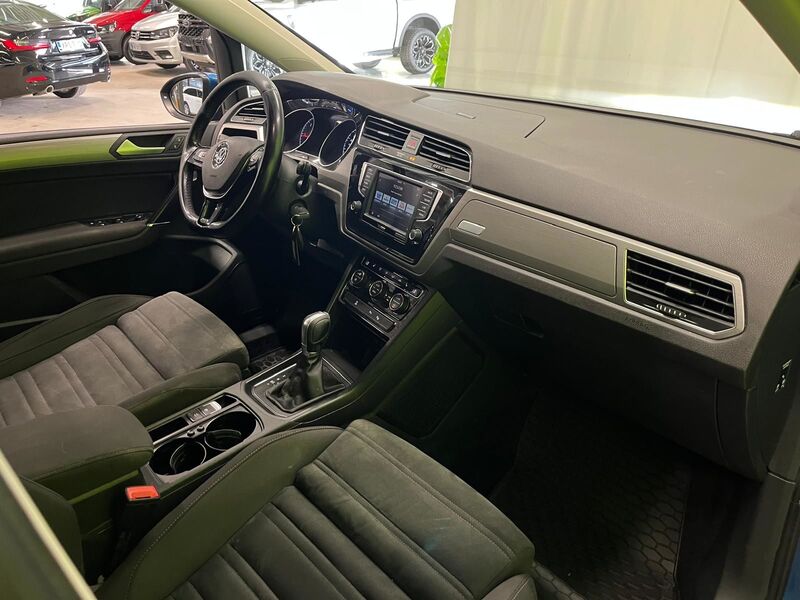 Volkswagen Touran vaihtoauto