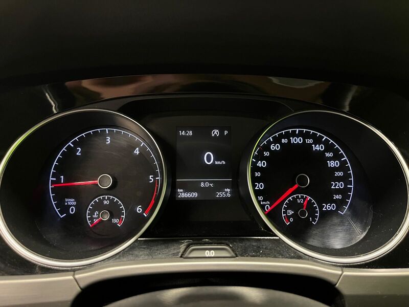 Volkswagen Touran vaihtoauto