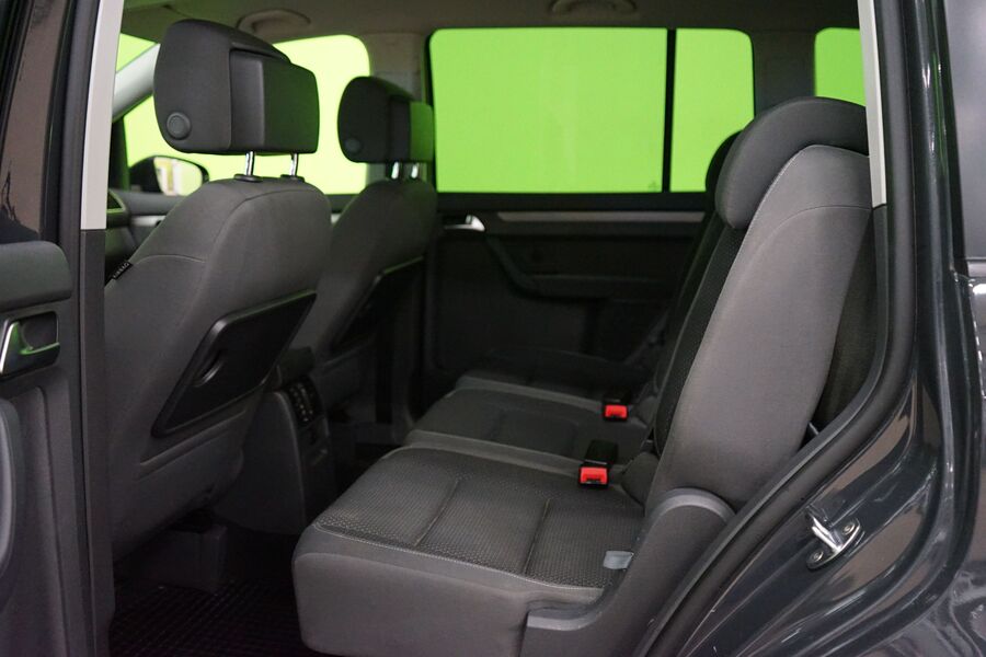 Volkswagen Touran vaihtoauto