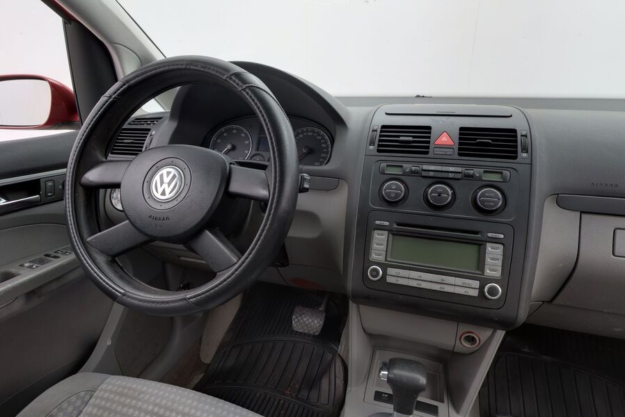 Volkswagen Touran vaihtoauto