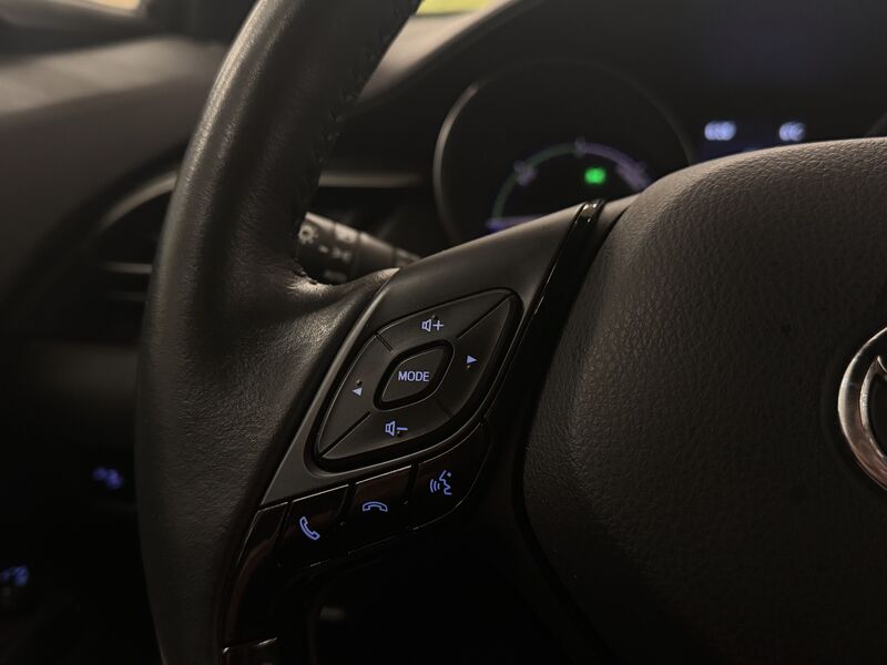 Toyota C-HR vaihtoauto