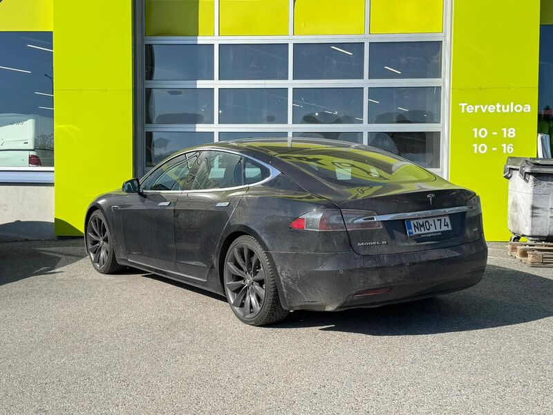 Tesla Model S vaihtoauto
