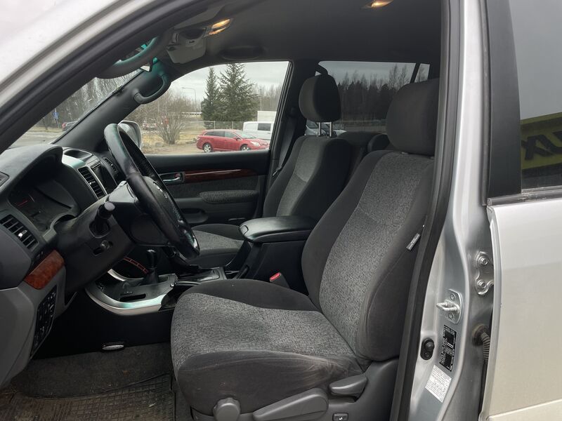 Toyota Land Cruiser vaihtoauto