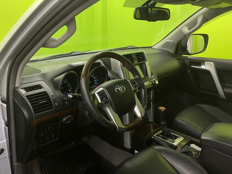 Toyota Land Cruiser vaihtoauto