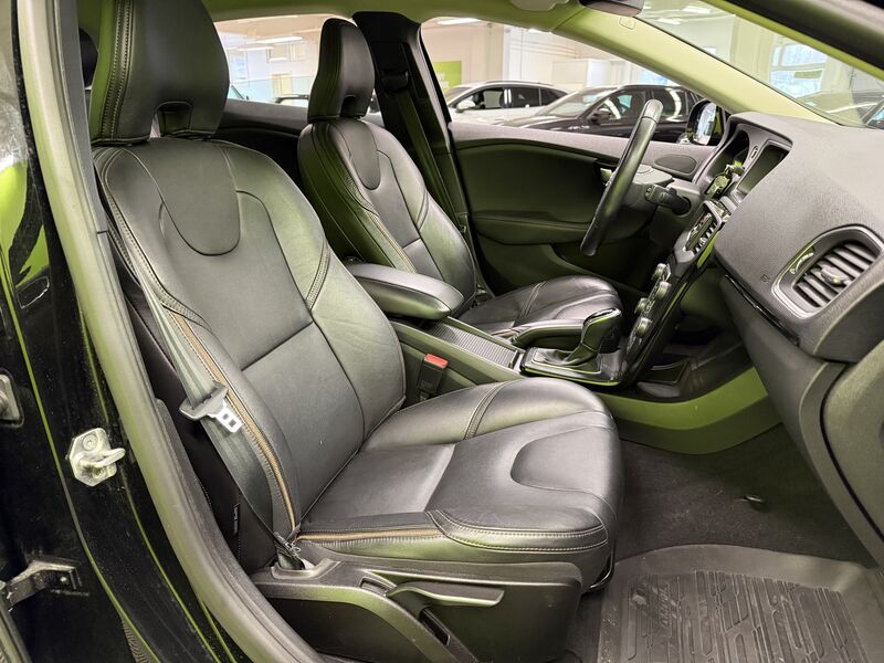 Volvo V40 Cross Country vaihtoauto