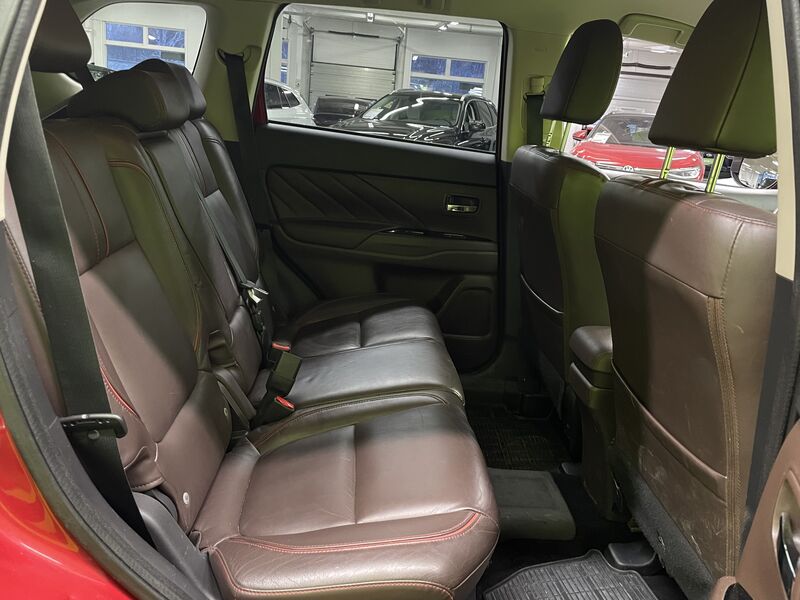 Mitsubishi Outlander PHEV vaihtoauto