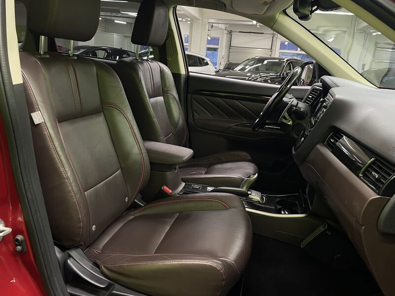Mitsubishi Outlander PHEV vaihtoauto