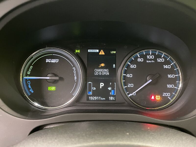 Mitsubishi Outlander PHEV vaihtoauto